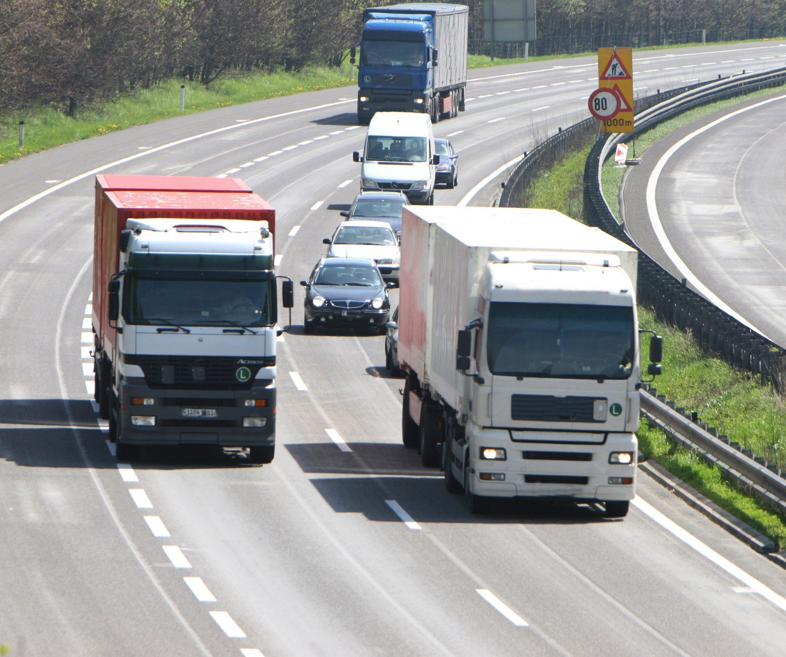 GPS Tracker Monitoring untuk Armada Perusahaan